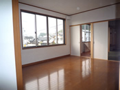 50型の大型テレビが入る部屋です。